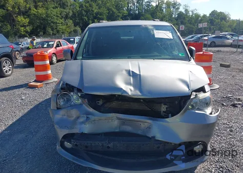 2017 Dodge Grand Caravan Sxt z USA, uszkodzony, nr VIN 2C4RDGCG4HR731125